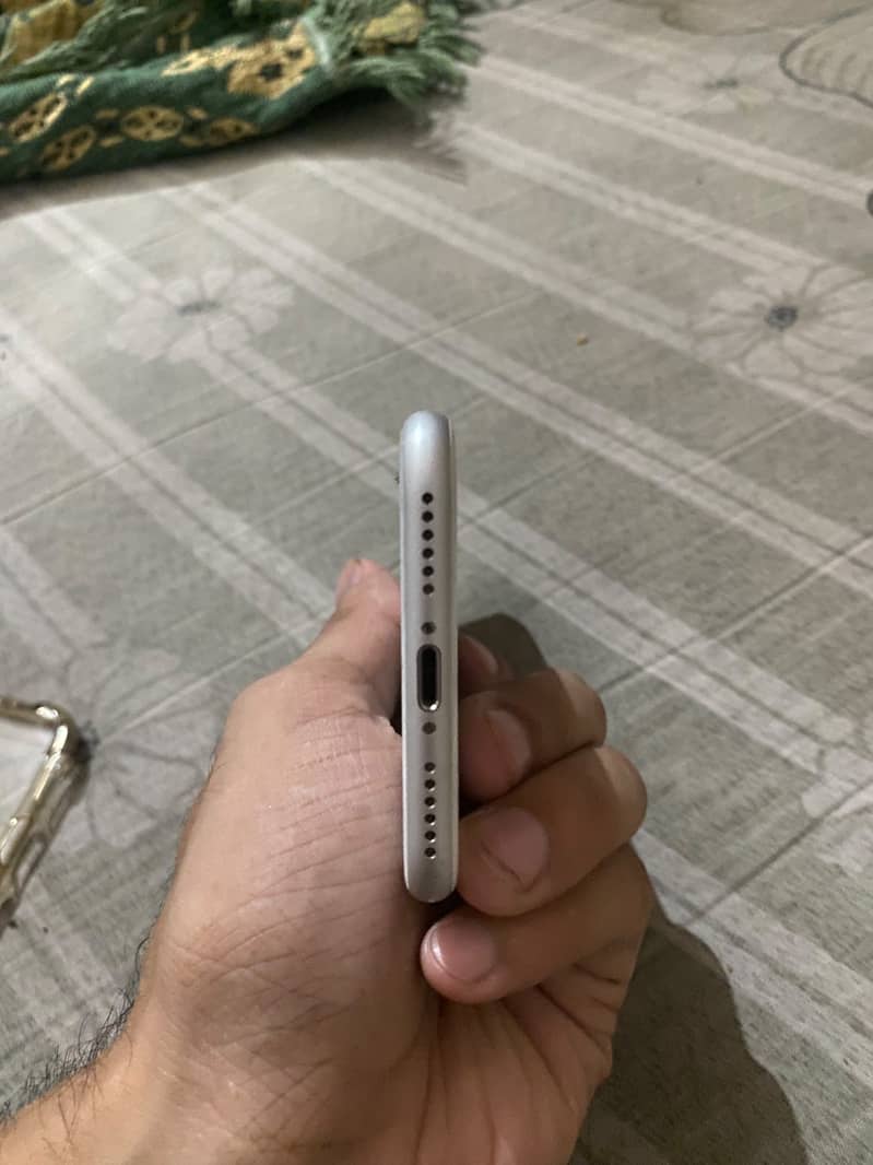 Apple iPhone 8 5