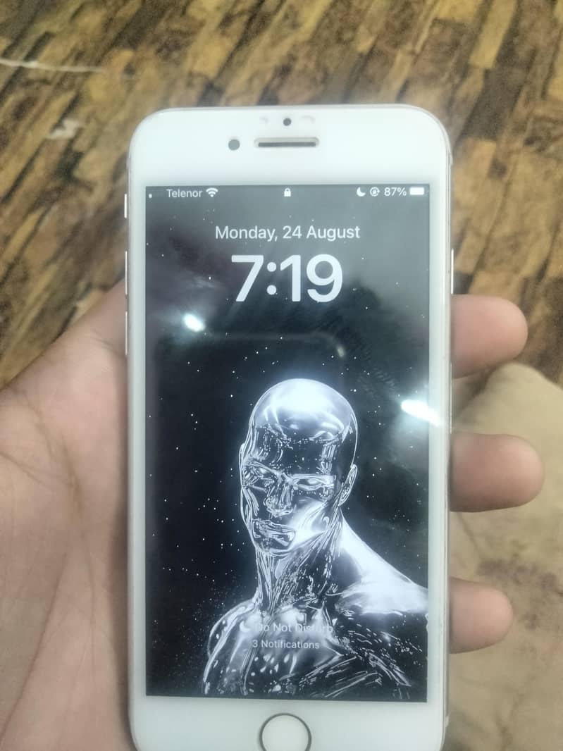 Apple iPhone 8 1