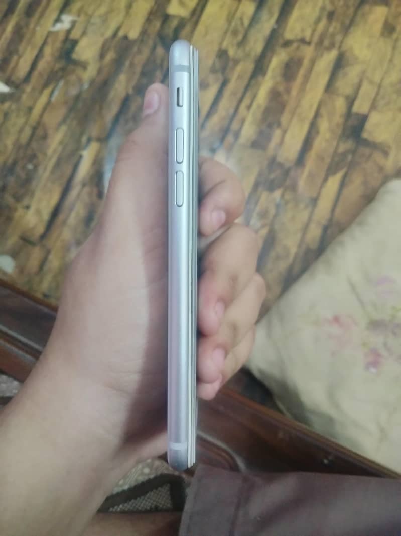 Apple iPhone 8 3