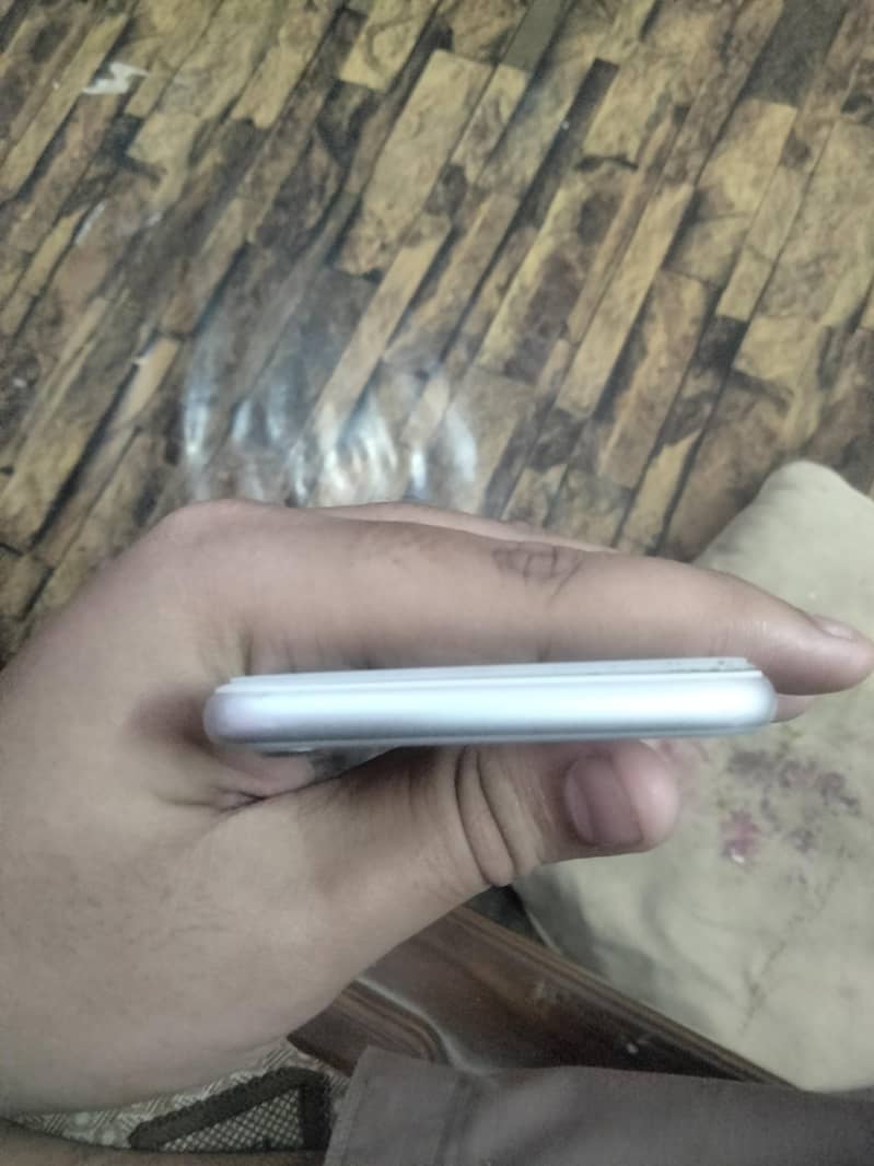 Apple iPhone 8 5