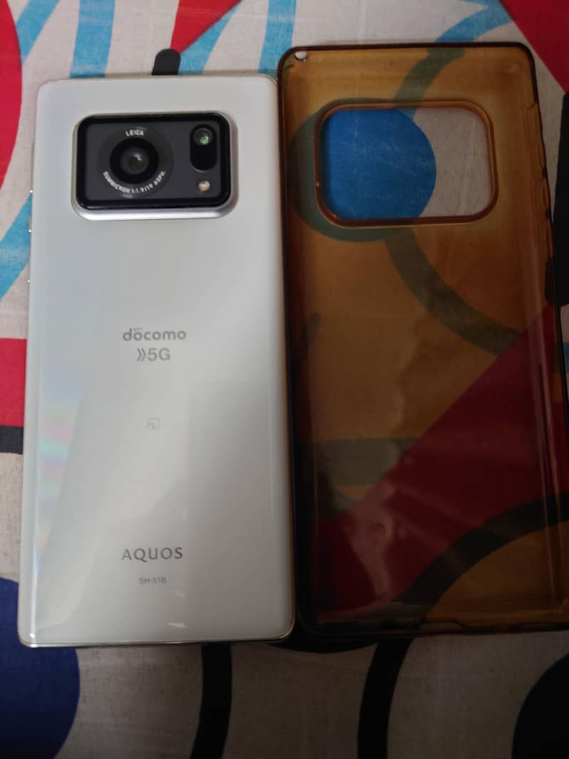 Sharp Aquos R6 0