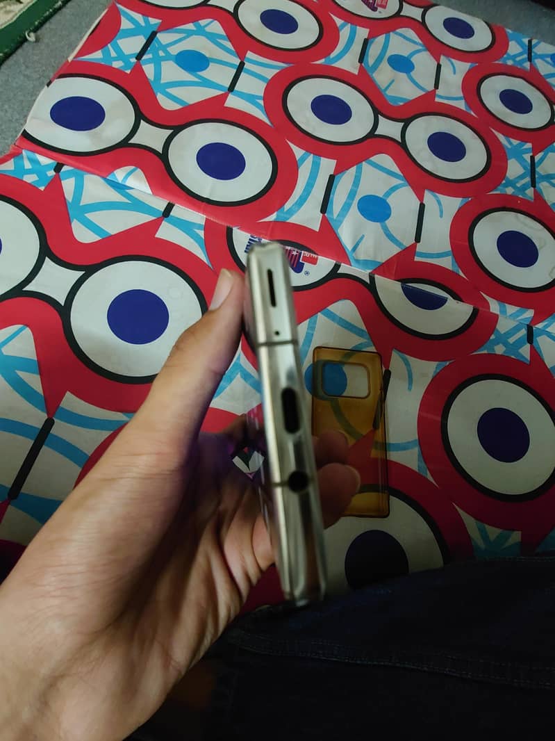 Sharp Aquos R6 3