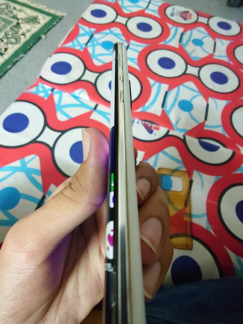 Sharp Aquos R6 5