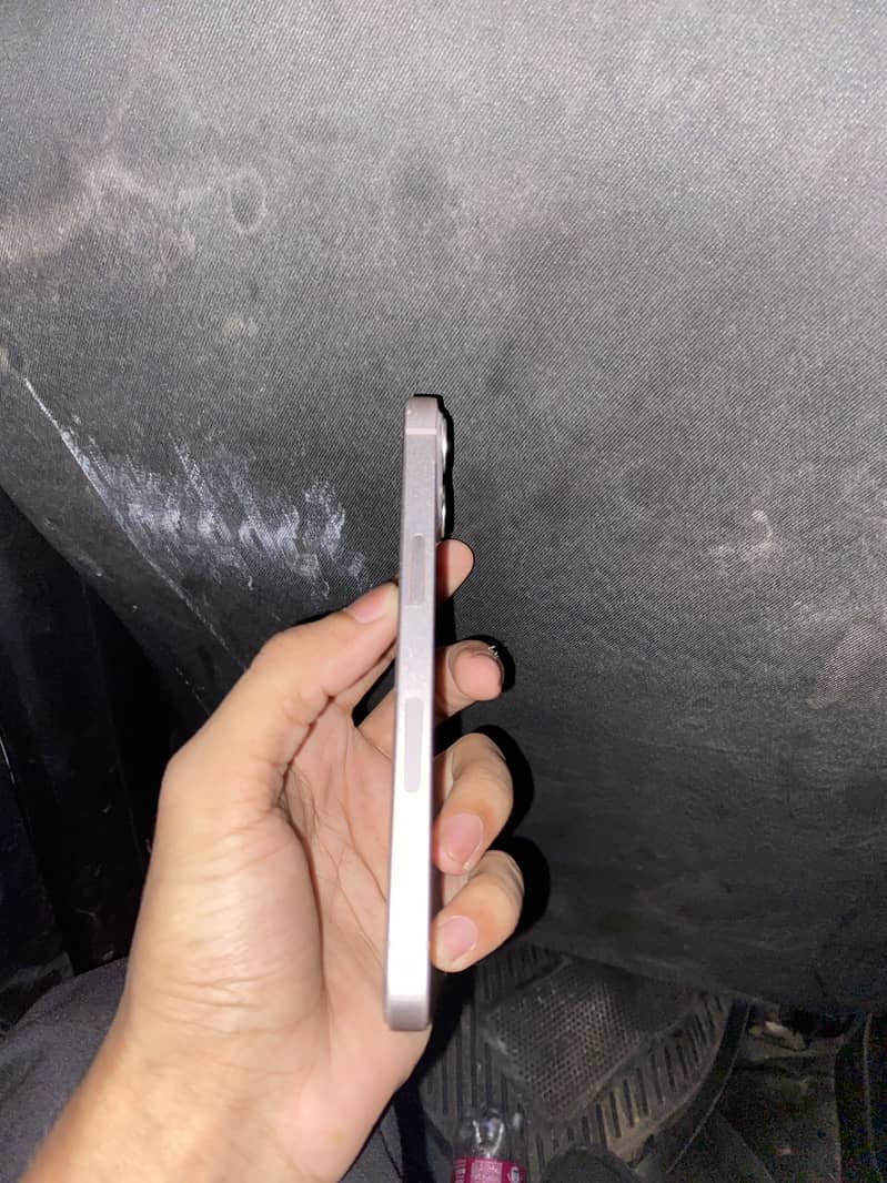 Apple iPhone 13 2