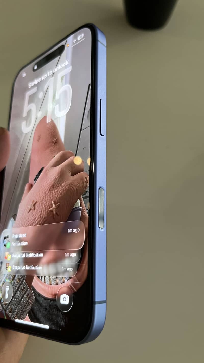 Apple iPhone 16 1