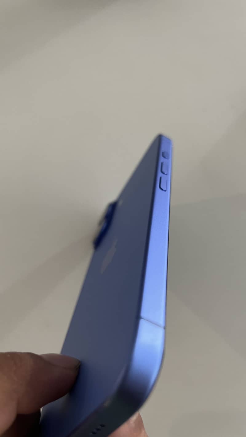 Apple iPhone 16 4