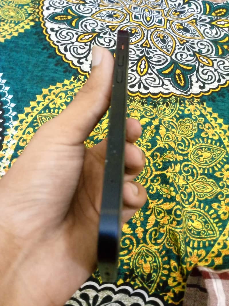 Apple iPhone 12 3