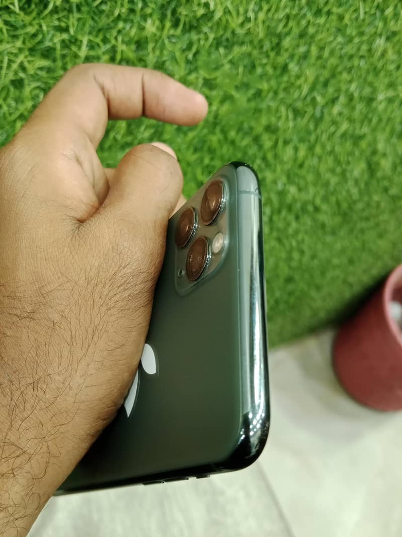 Apple iPhone 11 Pro Max 2