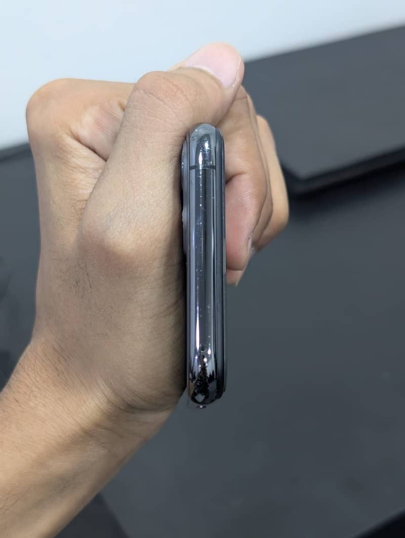 Apple iPhone 11 Pro 2