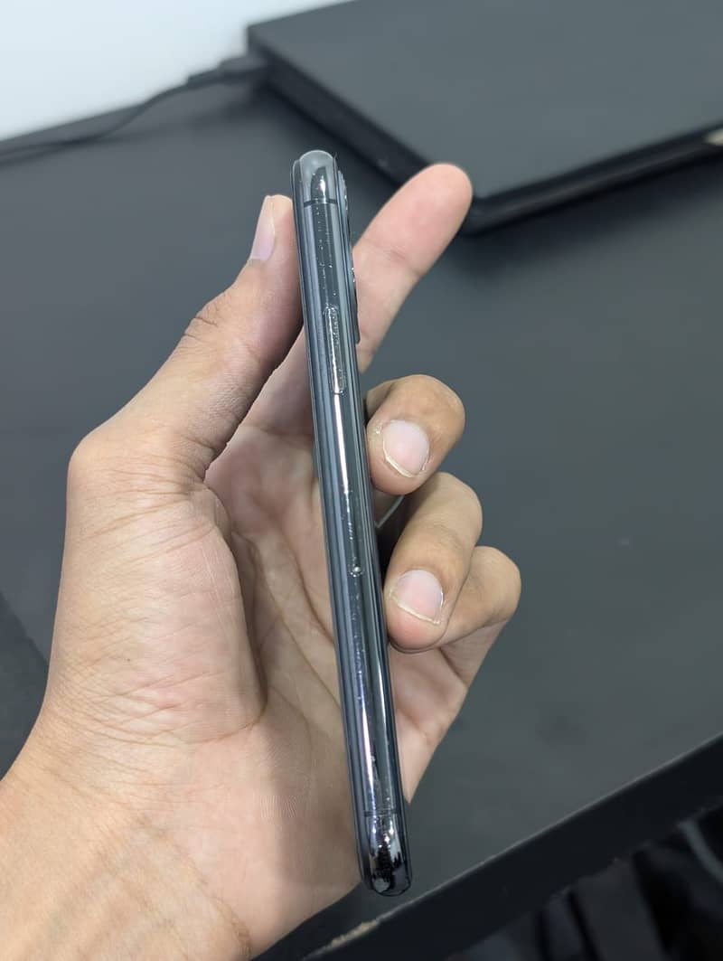 Apple iPhone 11 Pro 3