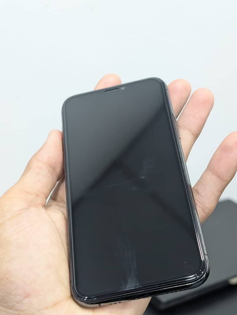 Apple iPhone 11 Pro 4