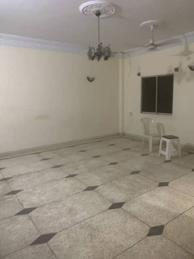 Gulshan Iqbal 175 square yards corner triple story urgent sale