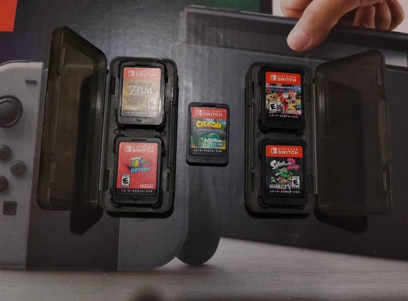 Nintendo switch with five game chips 4