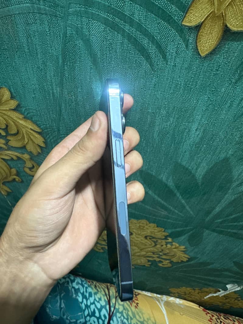 Apple iPhone 13 Pro 2