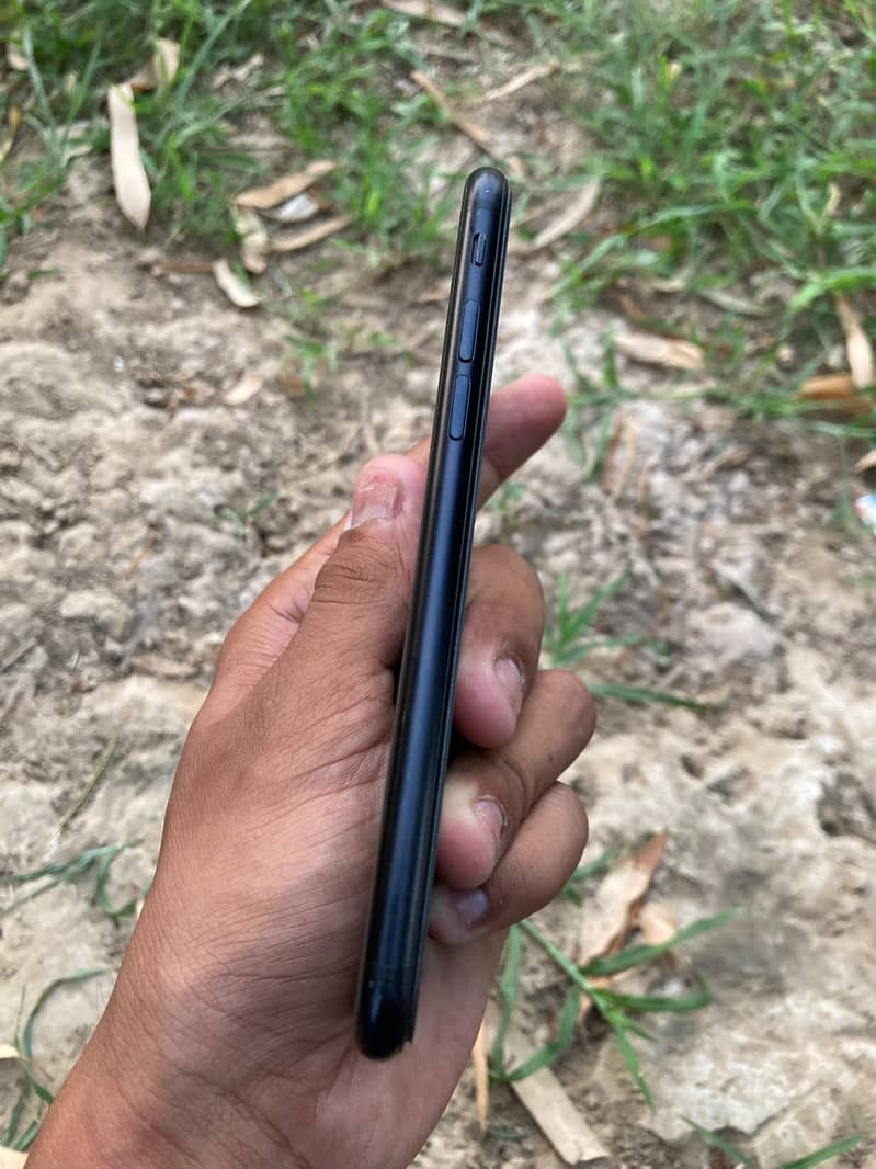 Apple iPhone SE 3