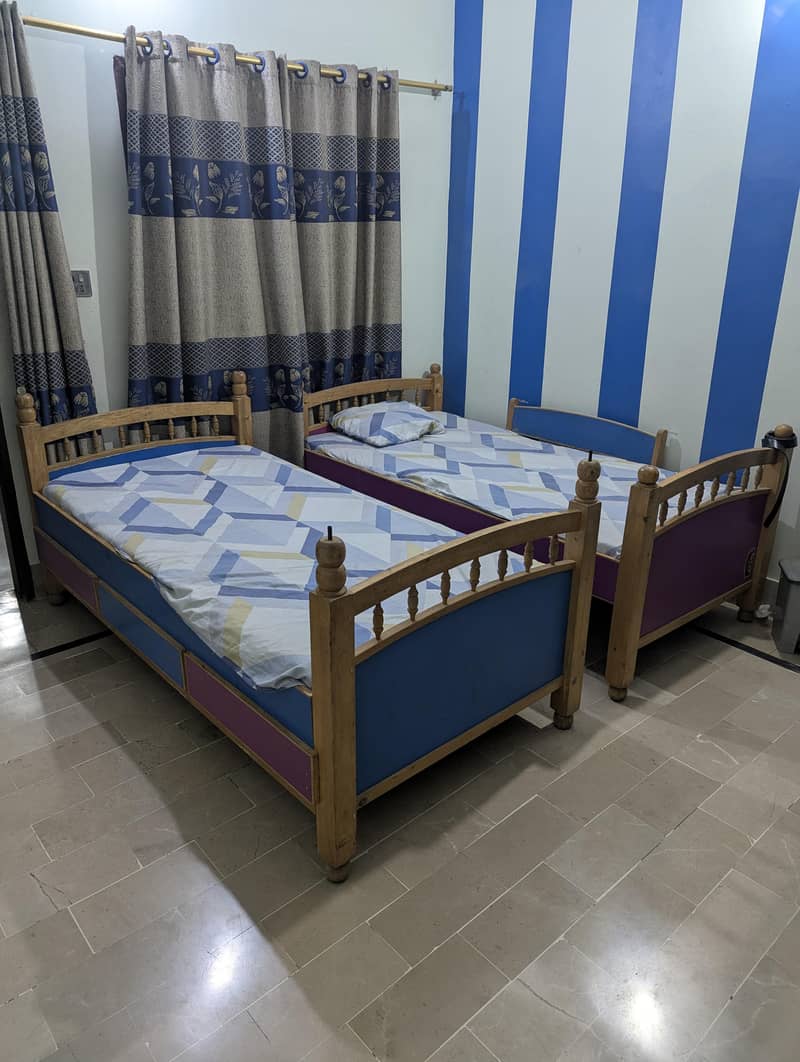 2 single beds 0