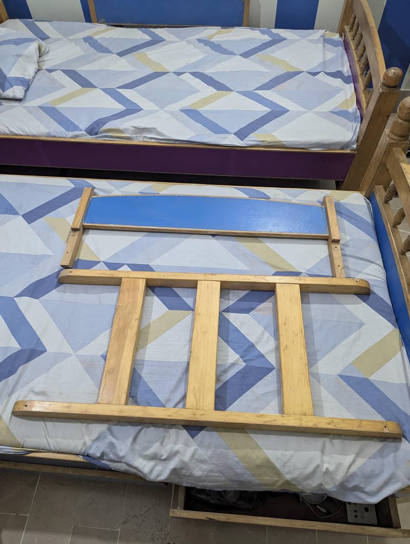 2 single beds 4