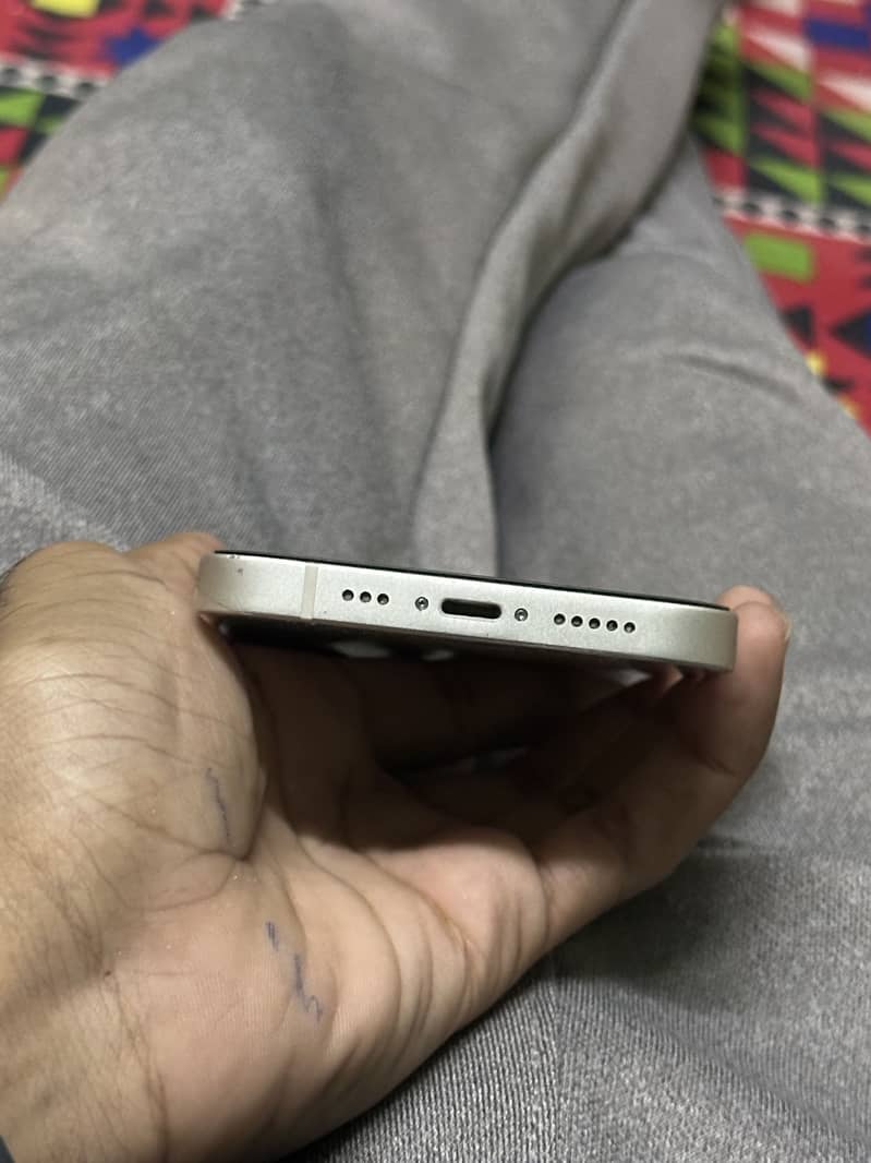 Apple iPhone 13 2