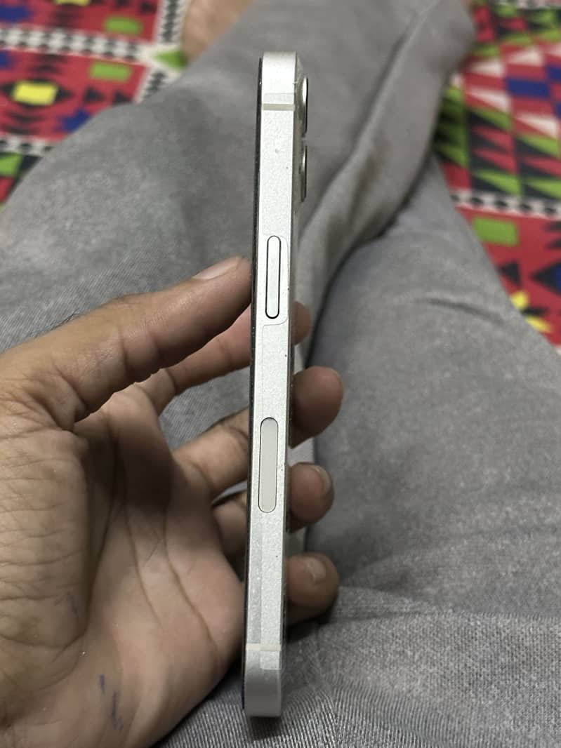 Apple iPhone 13 5