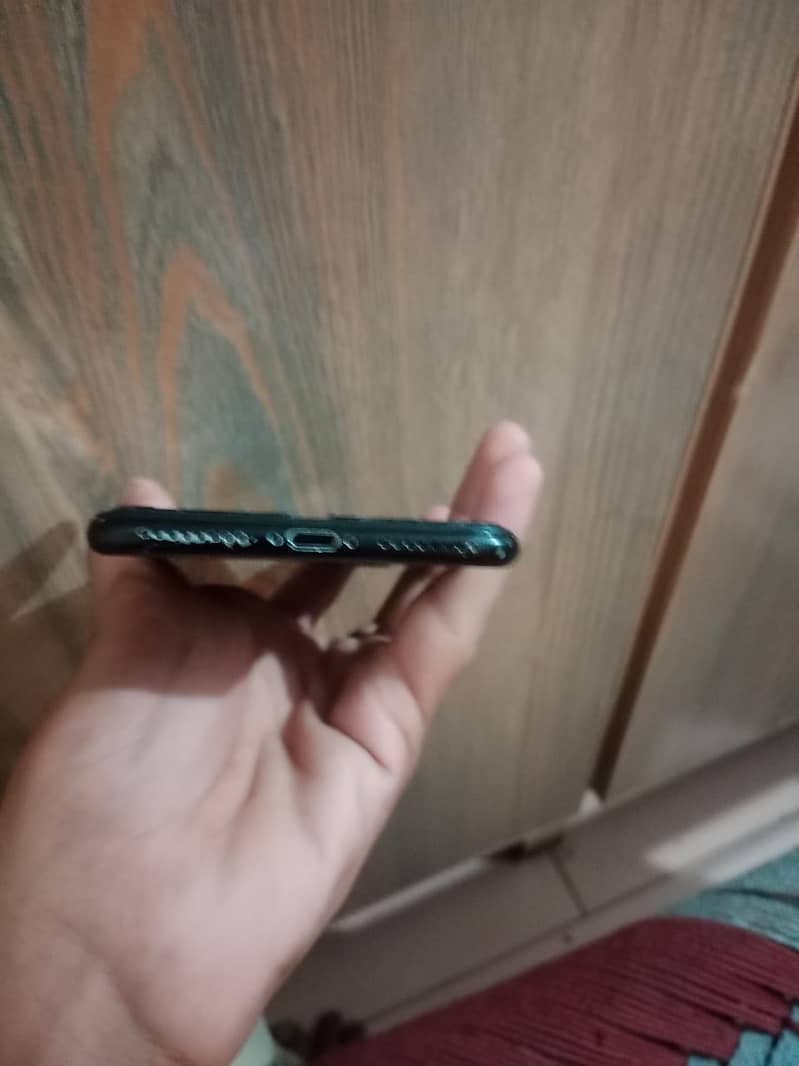 Apple iPhone 7 Plus 6