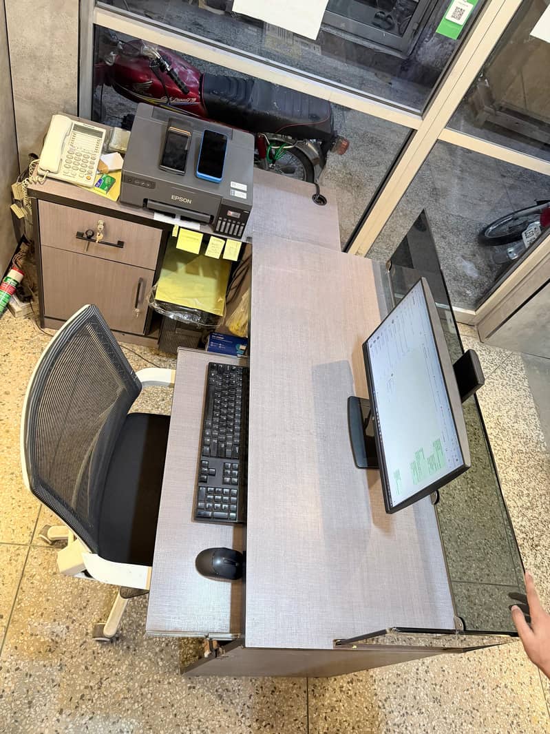 Office table 10/10 condition 2
