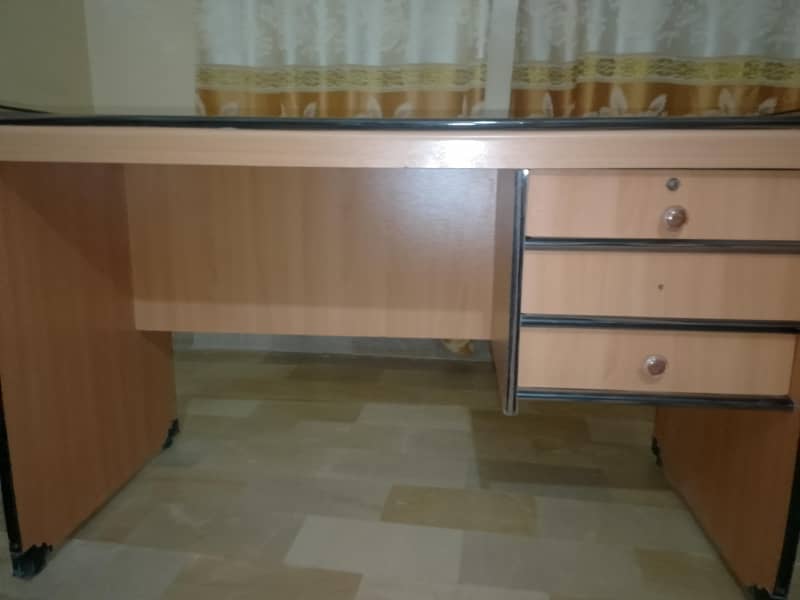 Computer Table 1