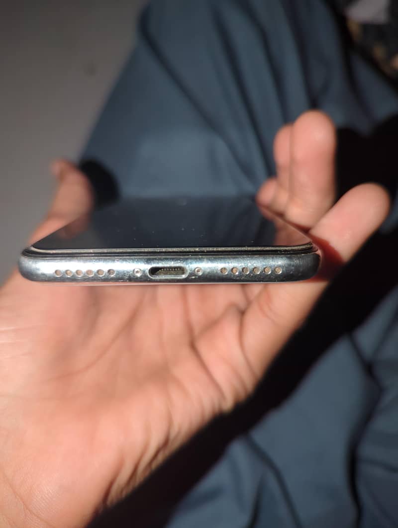 Apple iPhone X 3