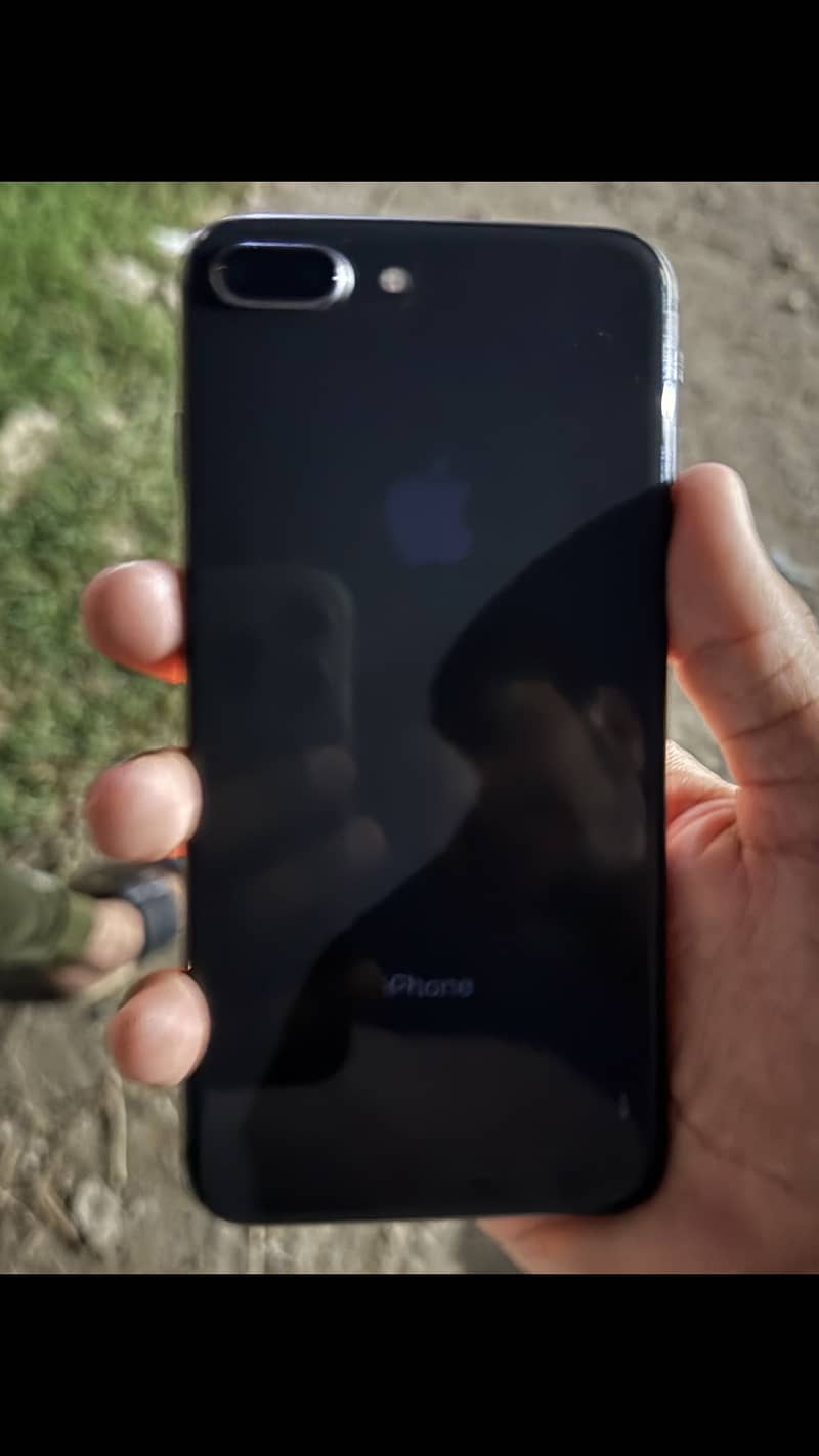 Apple iPhone 8 Plus 1