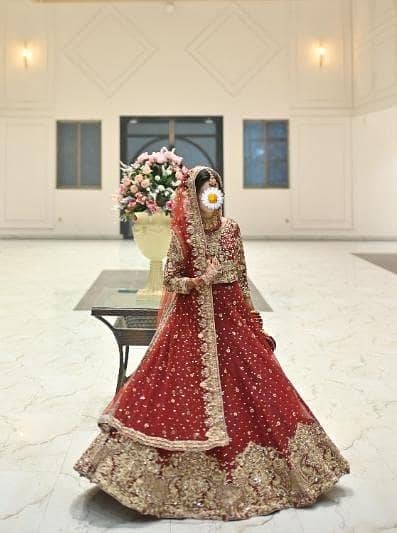 Bridal lehnga+Bridal jewellery+Tail duppata