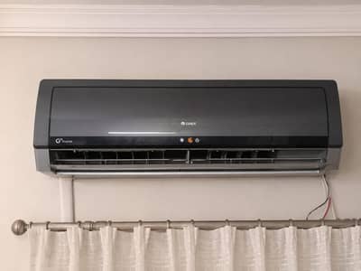 Gree 1 Ton inverter Split AC excellent condition Great deal