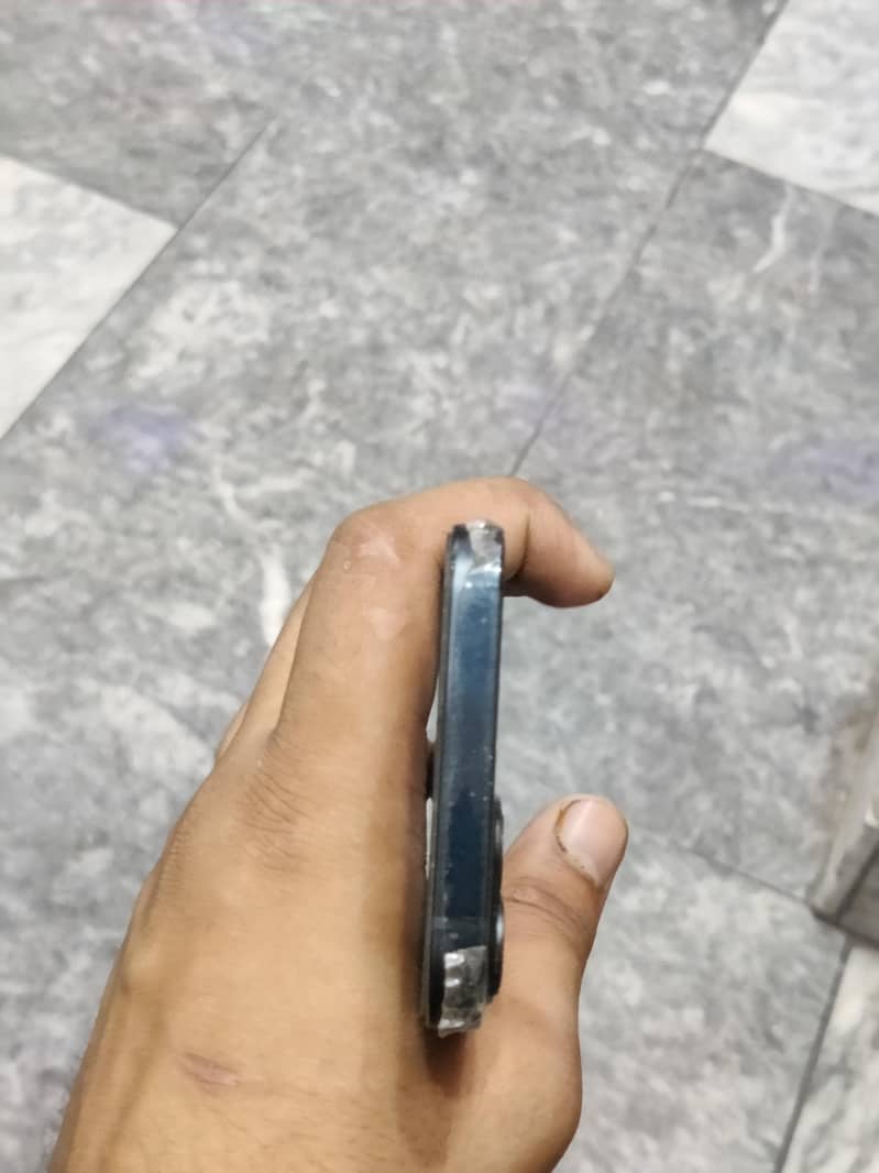 Apple iPhone 13 3