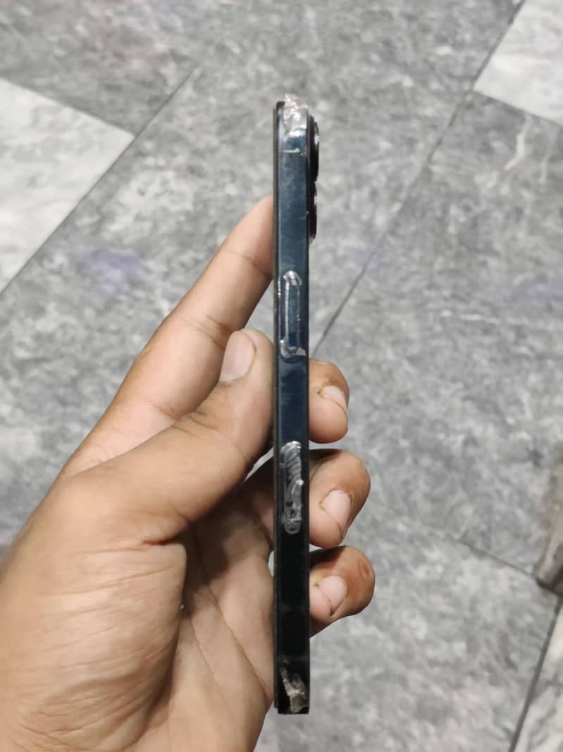 Apple iPhone 13 4