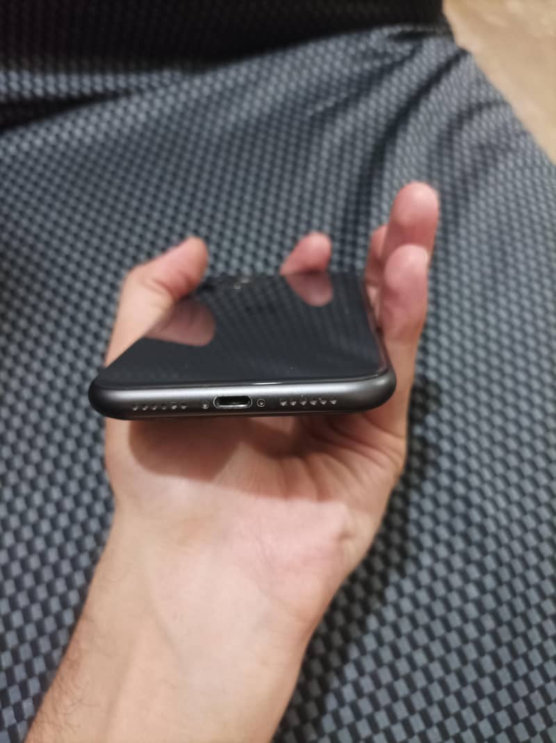 Apple iPhone 11 3