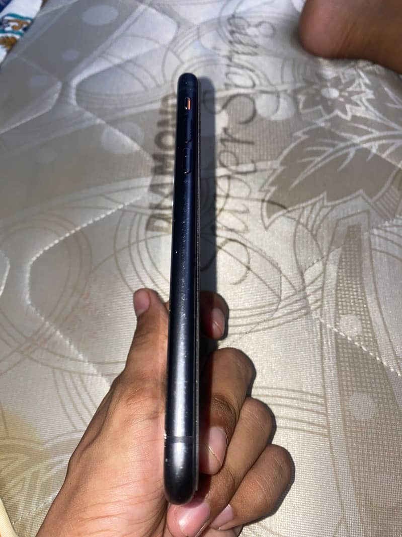 Apple iPhone 11 9