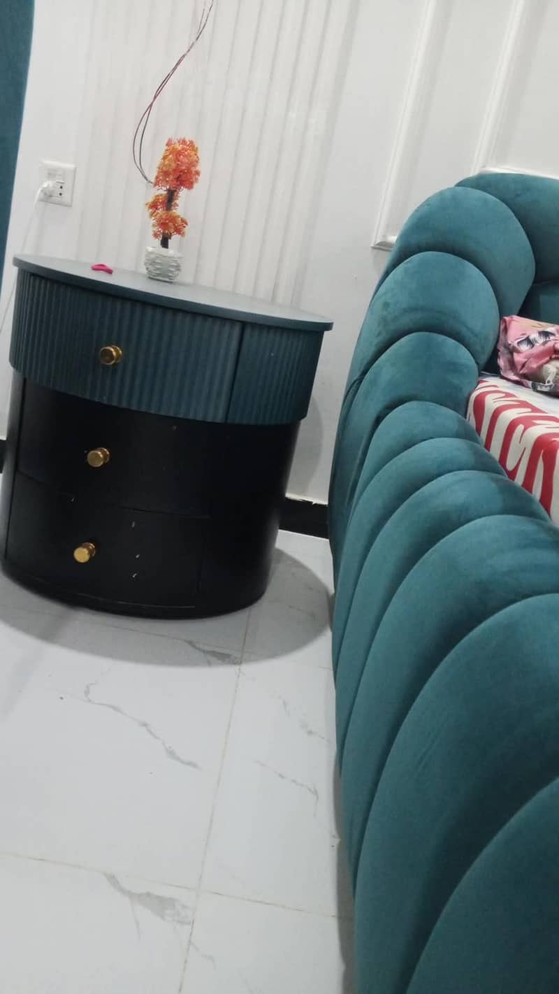 Bed with 2 side table 2