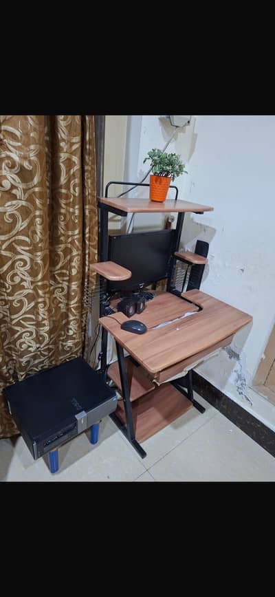 COMPUTER WITH TROLLY
