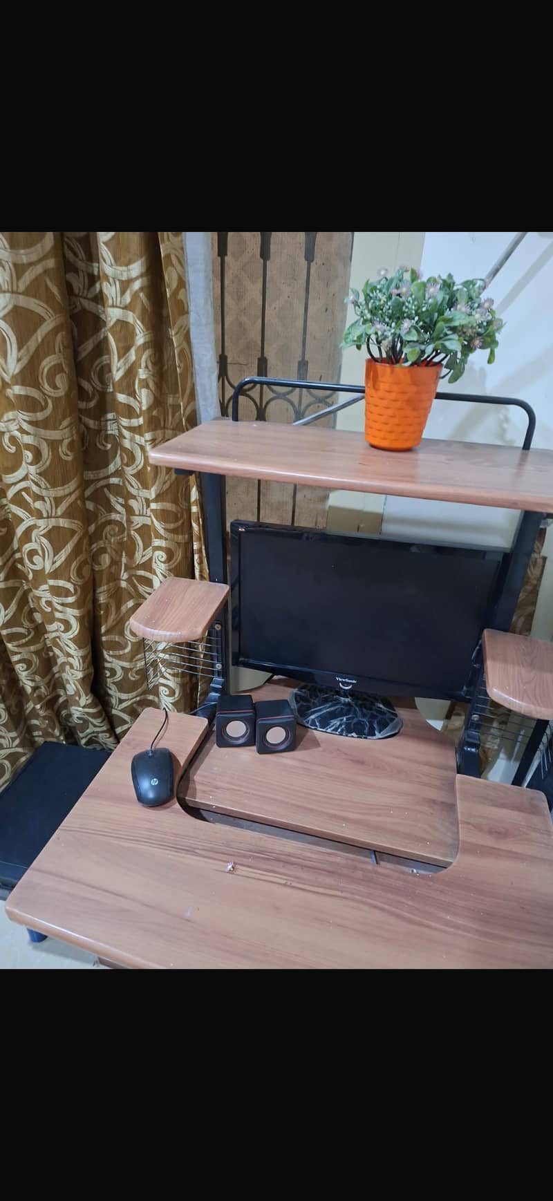 COMPUTER WITH TROLLY 2