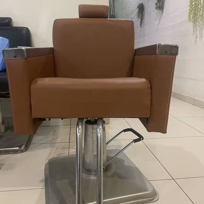 Salon chair