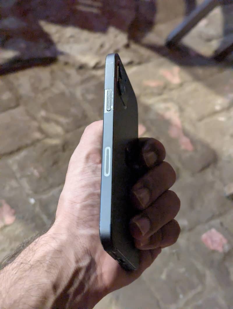 iPhone 12 4