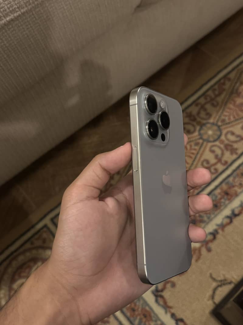 Apple iPhone 15 Pro 2
