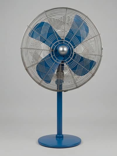 Blue floor/pedestal fan — Working