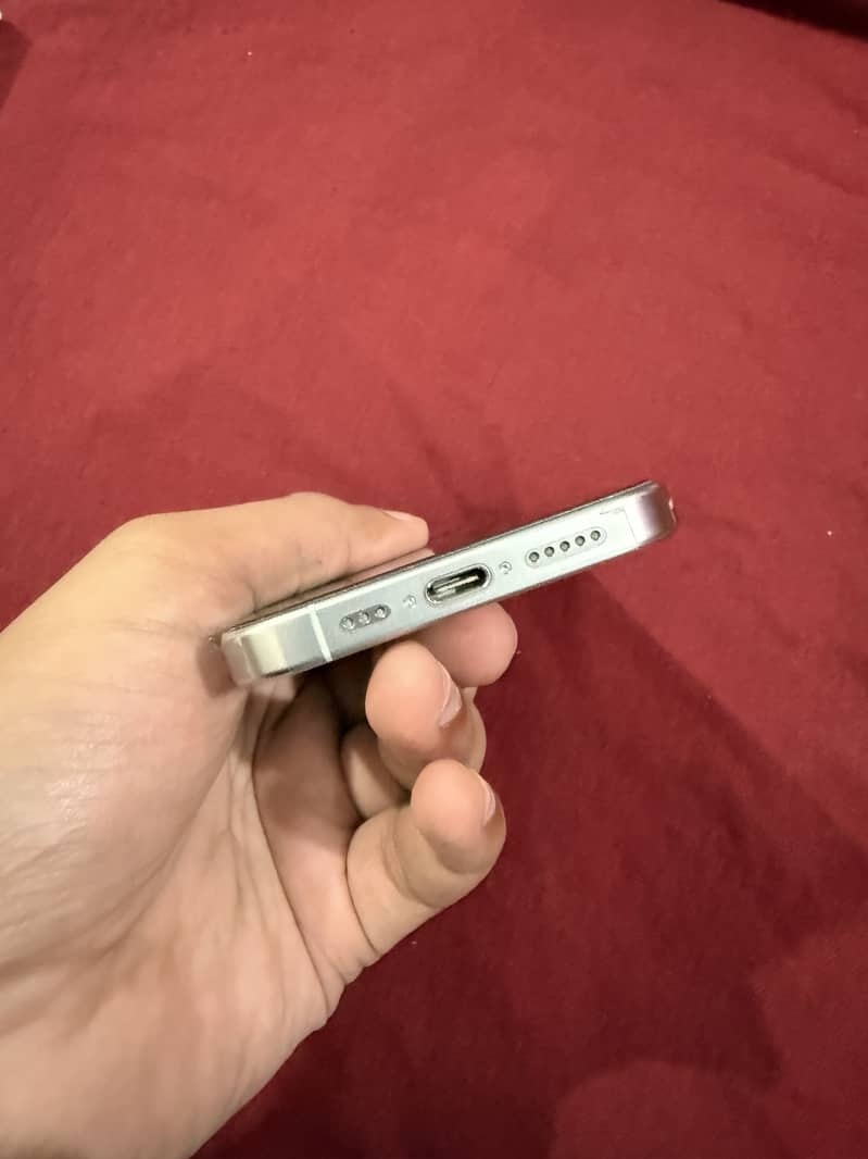 Apple iPhone 15 Pro 2
