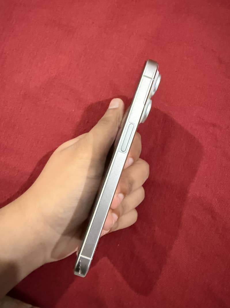 Apple iPhone 15 Pro 3