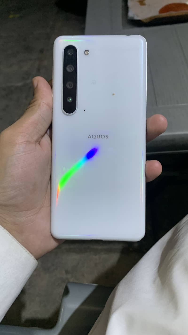 Sharp Aquos R5G 0