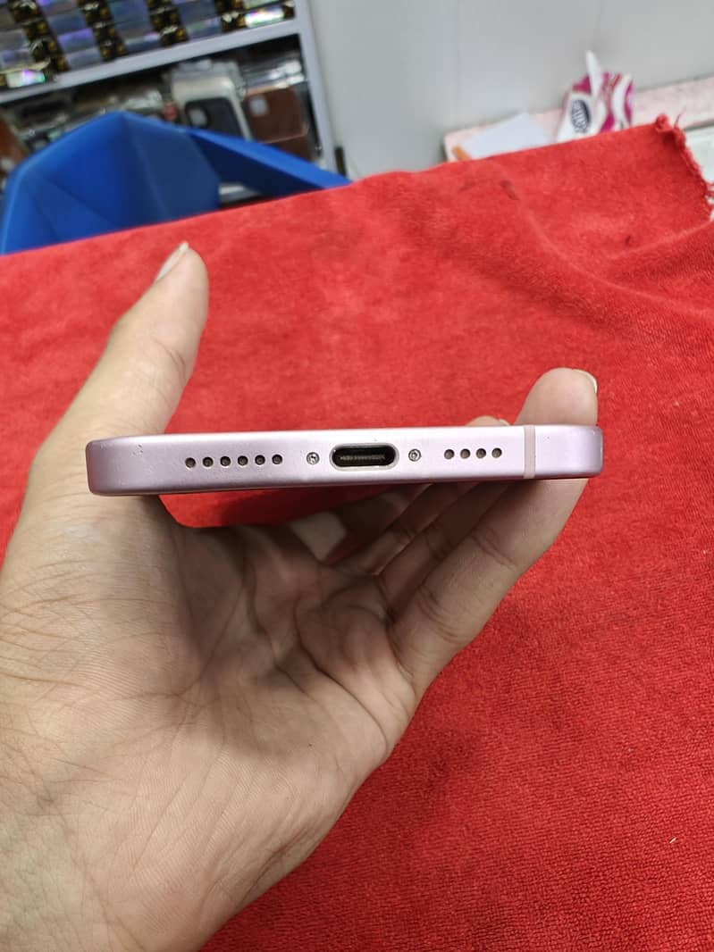 Apple iPhone 15 plus 3