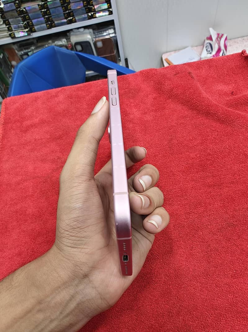 Apple iPhone 15 plus 4