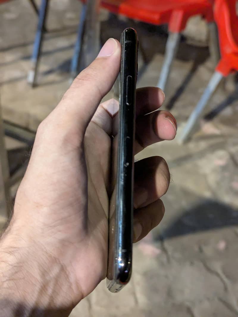 iPhone 11 Pro 2