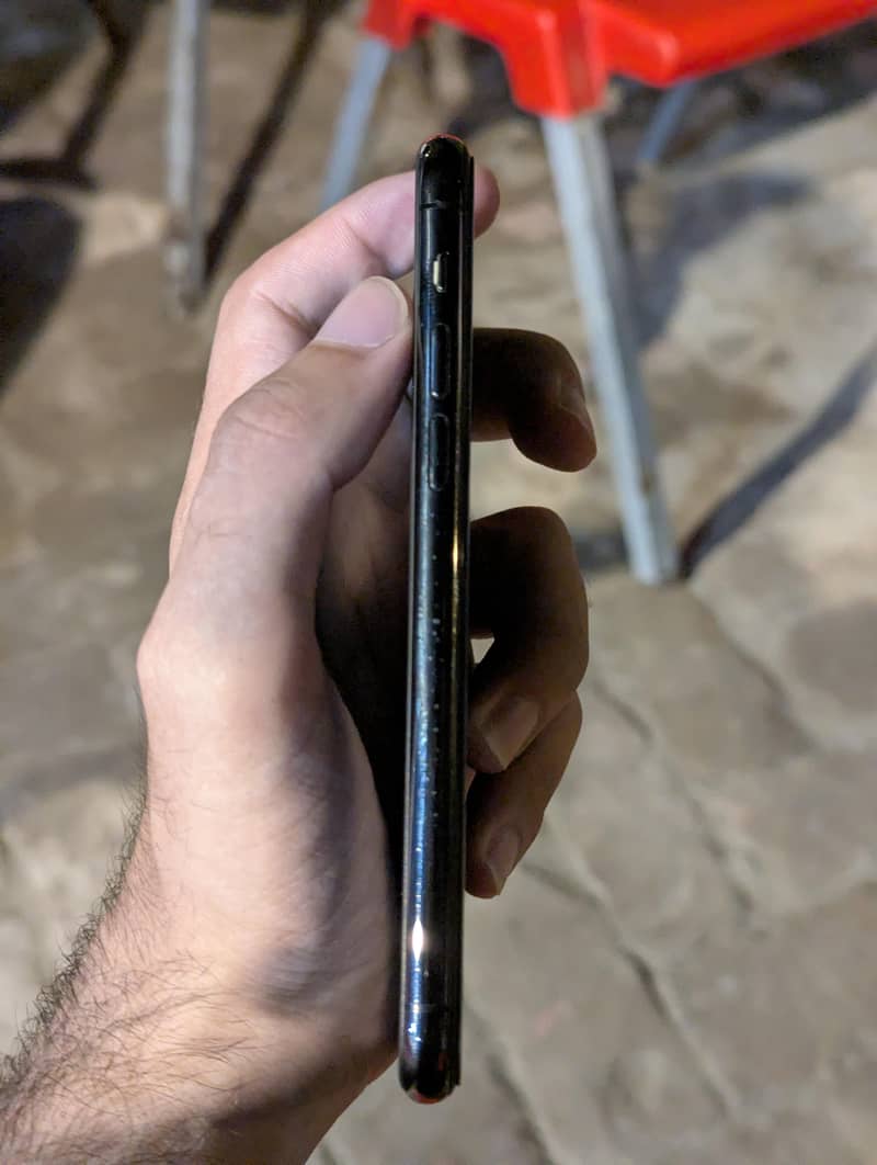 iPhone 11 Pro 4