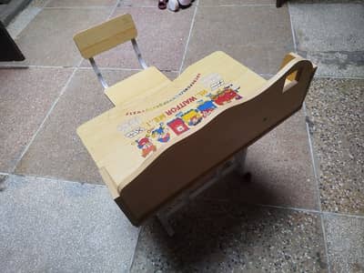 kids study table and chair