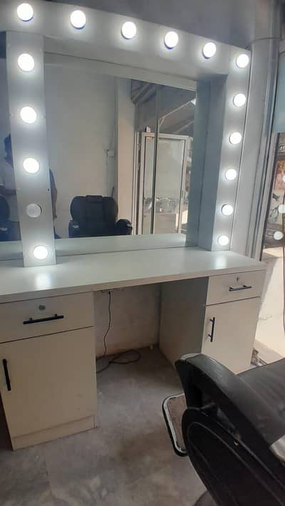 mirror teble for beauty salon